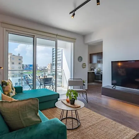 Harbor 304 Stylish 1-bedroom In לרנקה